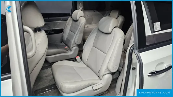 KIA CARNIVAL 9-SEATER PRESTIGE