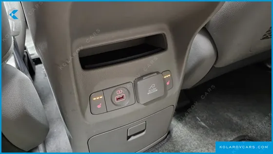 KIA CARNIVAL 9-SEATER PRESTIGE