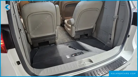 KIA CARNIVAL 9-SEATER PRESTIGE