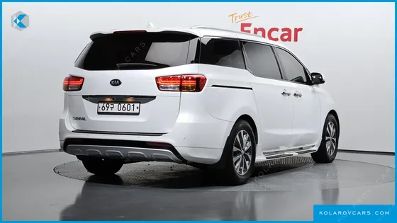 KIA CARNIVAL 9-SEATER LUXURY