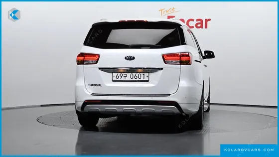 KIA CARNIVAL 9-SEATER LUXURY