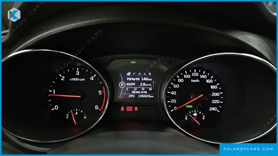 KIA CARNIVAL 9-SEATER LUXURY