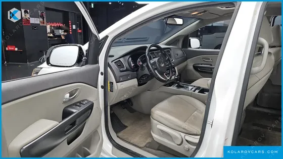 KIA CARNIVAL 9-SEATER LUXURY
