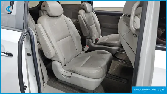 KIA CARNIVAL 9-SEATER LUXURY