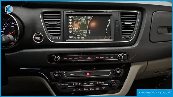 KIA CARNIVAL 9-SEATER LUXURY
