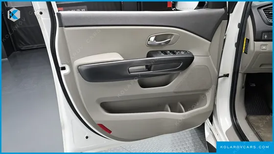 KIA CARNIVAL 9-SEATER LUXURY