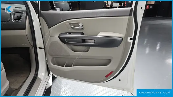 KIA CARNIVAL 9-SEATER LUXURY