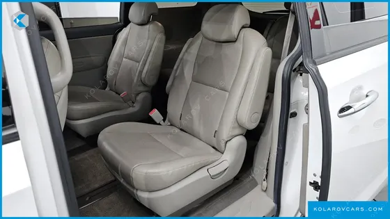 KIA CARNIVAL 9-SEATER LUXURY