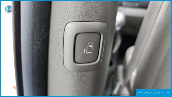 KIA CARNIVAL 9-SEATER LUXURY