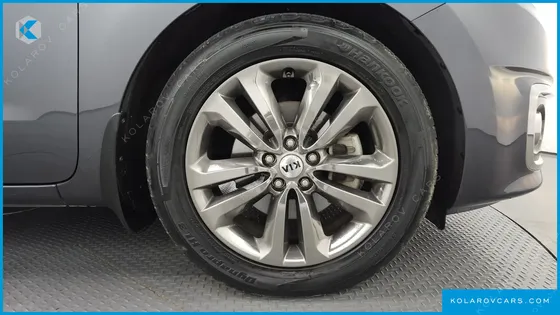 KIA CARNIVAL 9-SEATER NOBLESSE