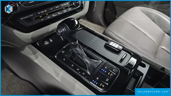 KIA CARNIVAL 9-SEATER NOBLESSE