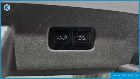 KIA CARNIVAL GASOLINE 9-SEATER HI-LIMOUSINE