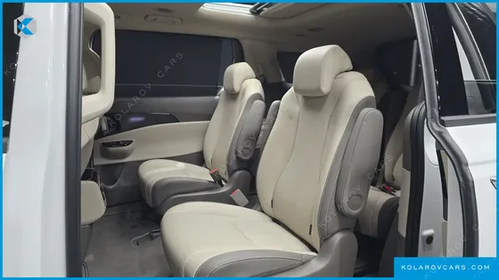 KIA CARNIVAL DIESEL 9-SEATER SIGNATURE