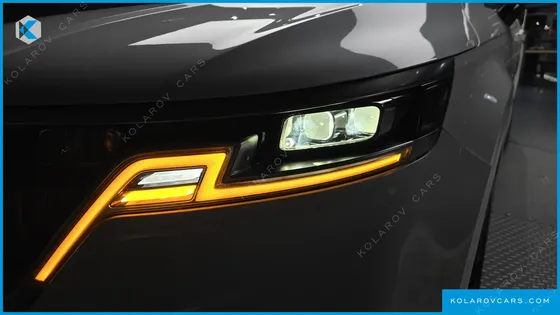 KIA CARNIVAL DIESEL 9-SEATER SIGNATURE