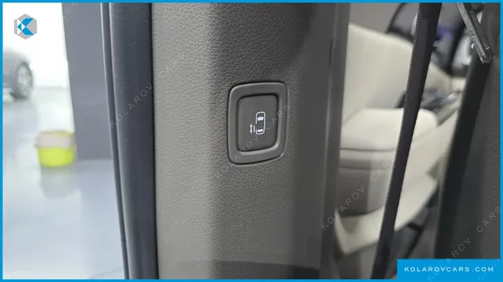 KIA CARNIVAL DIESEL 9-SEATER SIGNATURE
