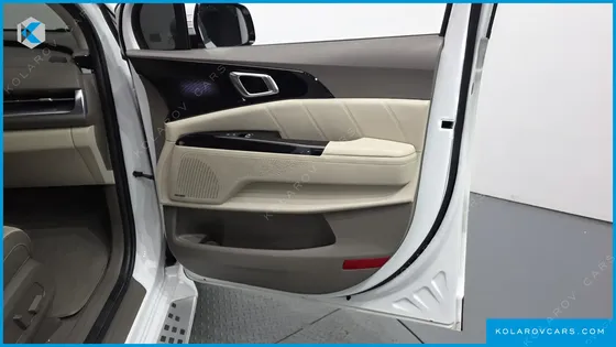KIA CARNIVAL GASOLINE 4-SEATER HI-LIMOUSINE