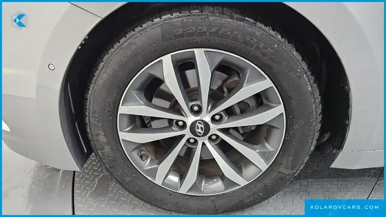 HYUNDAI GRANDEUR HG240 LUXURY