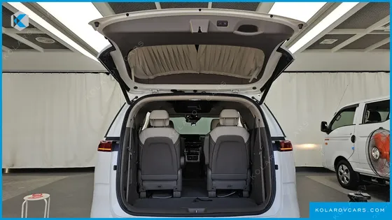 KIA CARNIVAL GASOLINE 9-SEATER HI-LIMOUSINE