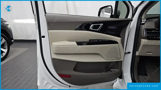 KIA CARNIVAL GASOLINE 9-SEATER HI-LIMOUSINE