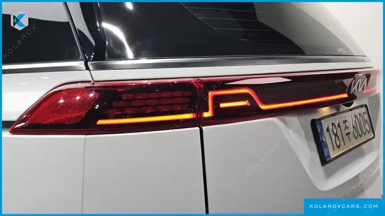 KIA CARNIVAL DIESEL 7-SEATER SIGNATURE