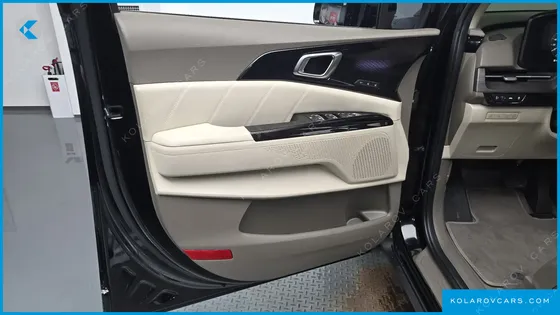 KIA CARNIVAL DIESEL 9-SEATER SIGNATURE