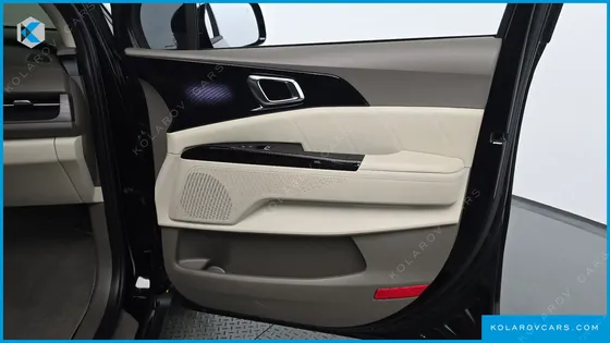KIA CARNIVAL DIESEL 9-SEATER SIGNATURE
