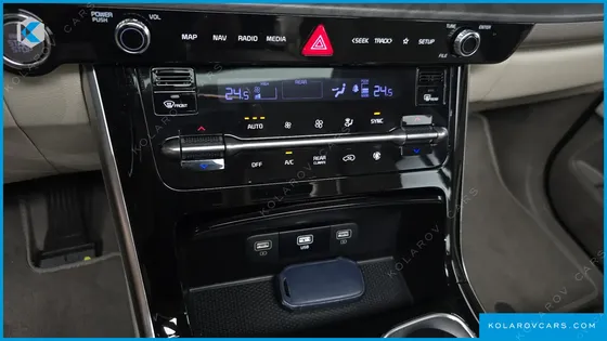 KIA CARNIVAL DIESEL 9-SEATER SIGNATURE
