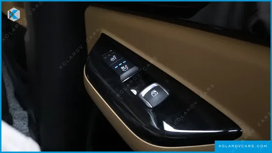 KIA CARNIVAL GASOLINE 9-SEATER SIGNATURE