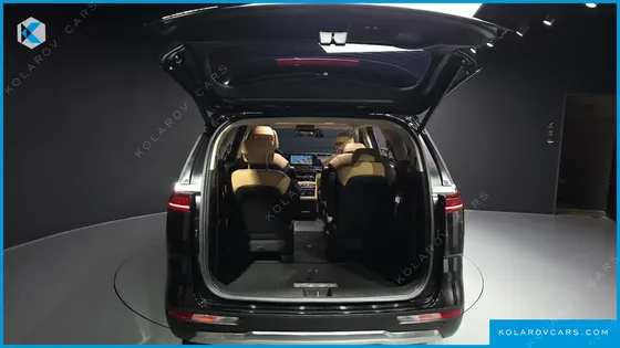 KIA CARNIVAL GASOLINE 9-SEATER SIGNATURE