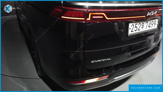 KIA CARNIVAL GASOLINE 9-SEATER SIGNATURE