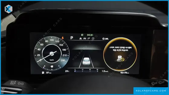 KIA CARNIVAL GASOLINE 9-SEATER SIGNATURE