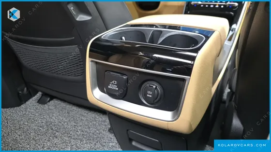 KIA CARNIVAL GASOLINE 9-SEATER SIGNATURE