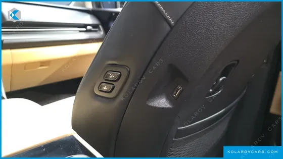 KIA CARNIVAL GASOLINE 9-SEATER SIGNATURE