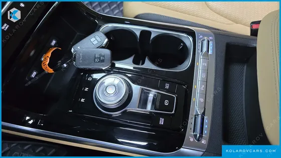 KIA CARNIVAL DIESEL 7-SEATER OUTDOOR