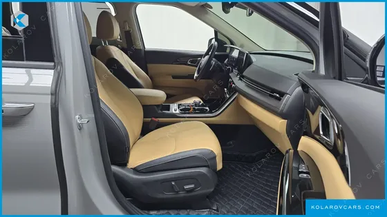 KIA CARNIVAL DIESEL 7-SEATER OUTDOOR