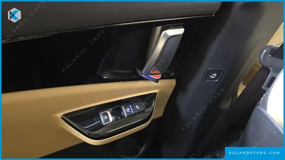 KIA CARNIVAL DIESEL 7-SEATER OUTDOOR