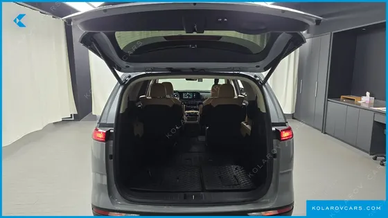 KIA CARNIVAL DIESEL 7-SEATER OUTDOOR
