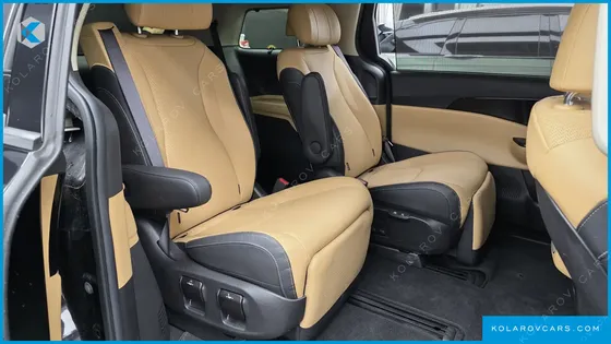 KIA CARNIVAL GASOLINE 7-SEATER NOBLESSE