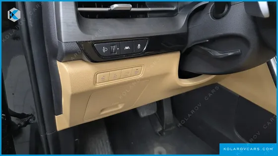 KIA CARNIVAL GASOLINE 7-SEATER NOBLESSE