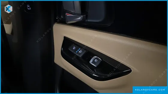 KIA CARNIVAL GASOLINE 7-SEATER NOBLESSE