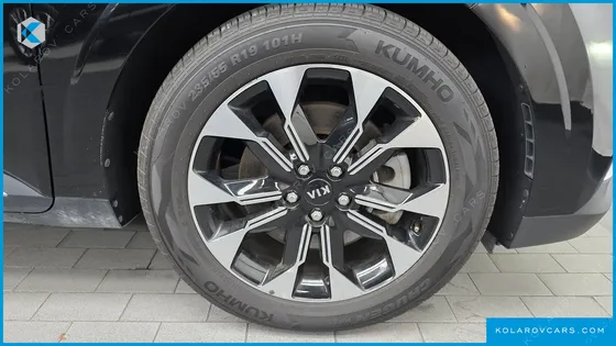 KIA CARNIVAL GASOLINE 7-SEATER NOBLESSE