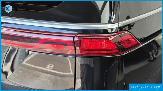 KIA CARNIVAL GASOLINE 7-SEATER NOBLESSE
