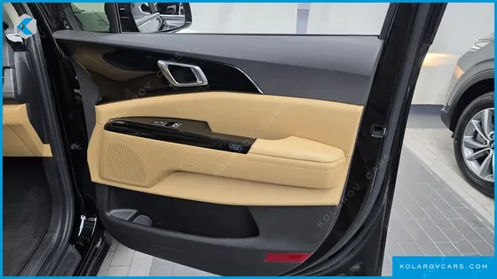 KIA CARNIVAL GASOLINE 7-SEATER NOBLESSE