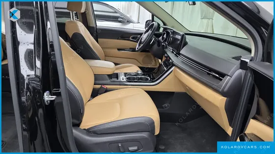 KIA CARNIVAL GASOLINE 7-SEATER NOBLESSE