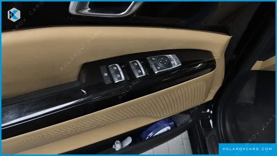 KIA CARNIVAL GASOLINE 7-SEATER NOBLESSE