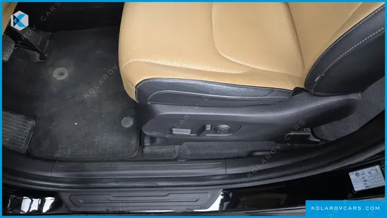 KIA CARNIVAL GASOLINE 7-SEATER NOBLESSE