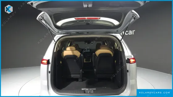 KIA CARNIVAL DIESEL 9-SEATER PRESTIGE