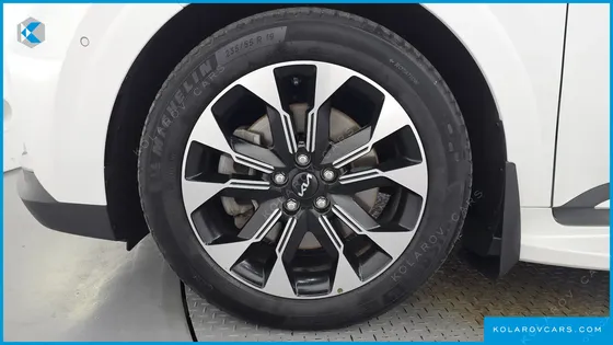 KIA CARNIVAL DIESEL 7-SEATER SIGNATURE