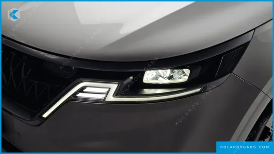 KIA CARNIVAL GASOLINE 7-SEATER SIGNATURE