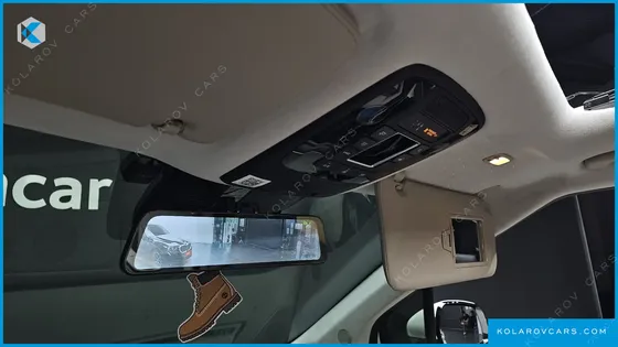 KIA CARNIVAL GASOLINE 7-SEATER SIGNATURE